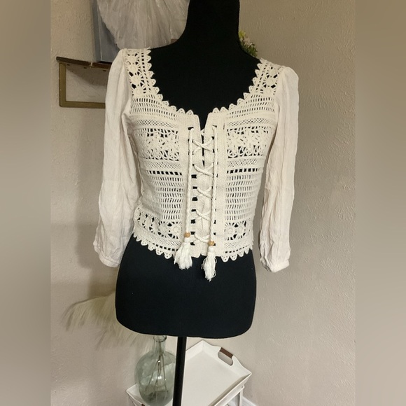 By- ESQ Knit Bird Eye Blouse White Lace Detail Women's Top - Picture 3 of 12